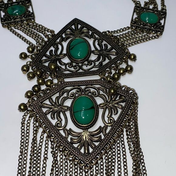 Large Fashion Necklace    - Picture 2 of 2